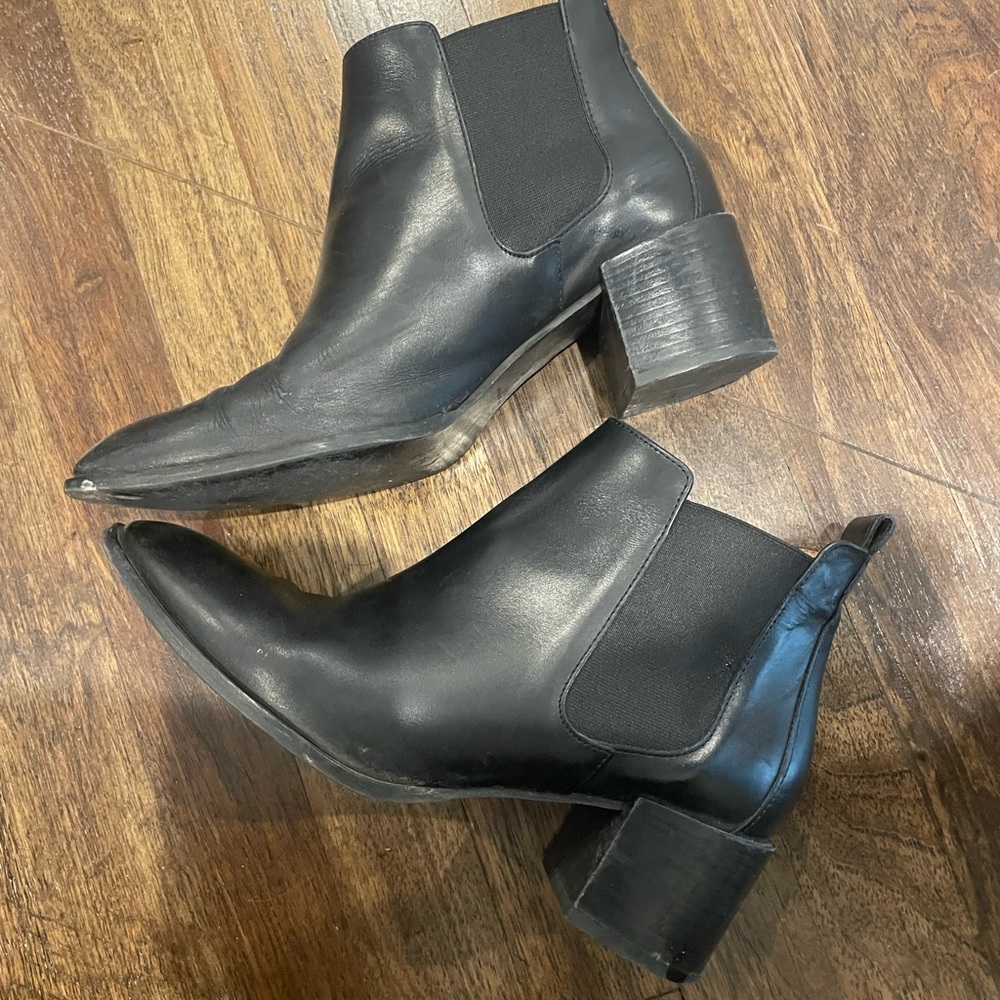 Everlane “the heel” boot in 8.5, black